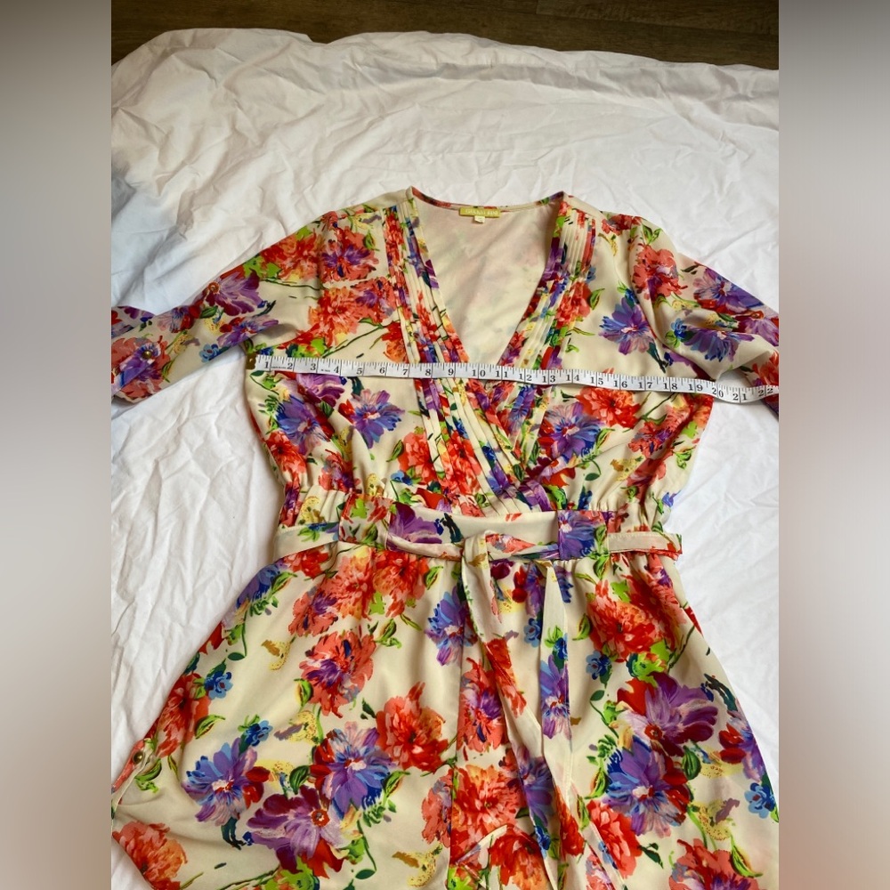 Gianni Bini Cream Floral V-Neck Belted Dress